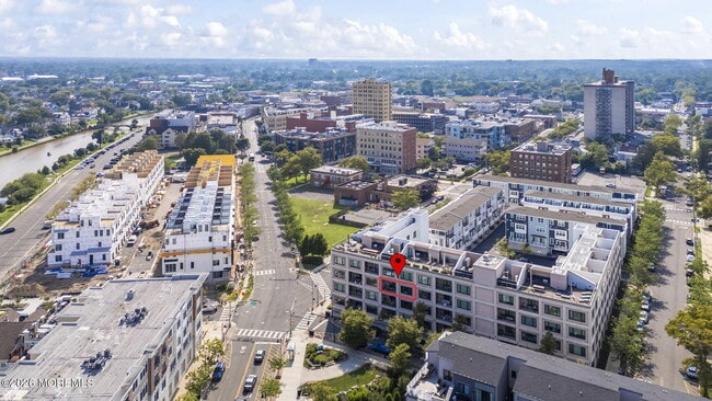 Building Photo - 601 Heck St