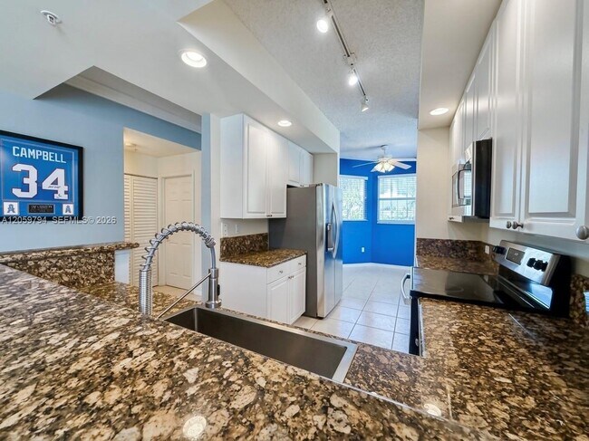 Building Photo - 26 Royal Palm Way