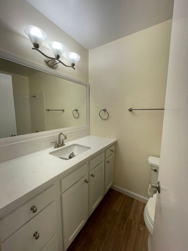 Building Photo - Terrific 3Br/2.5Ba Townhome in Scripp Ranch