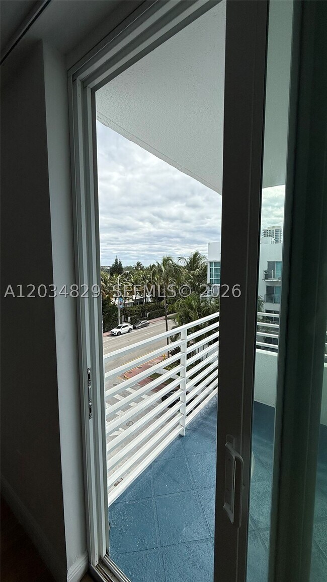 Building Photo - 7800 Collins Ave