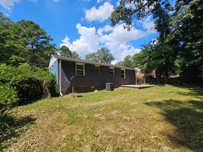 Building Photo - 382 Cologne Dr SE