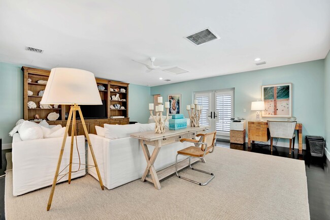 Building Photo - 136 Worth Ct S