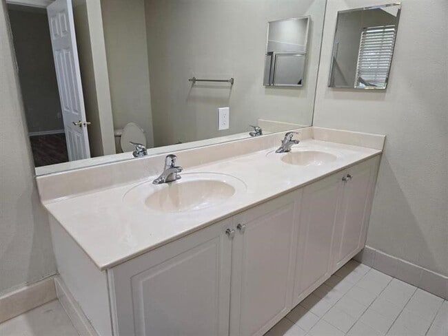 Building Photo - 8433 SW 25th Ct