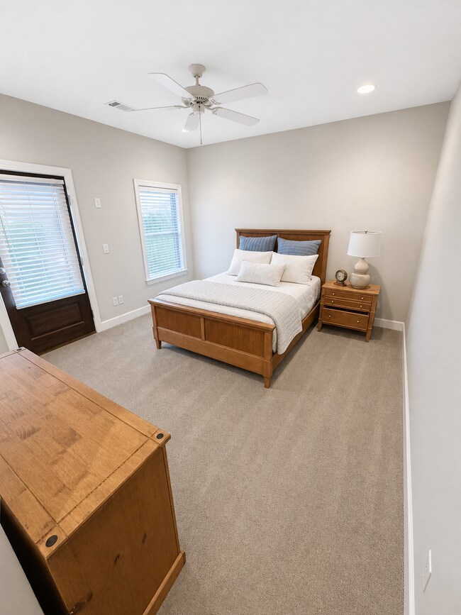 Building Photo - Pinnacle Park Townhomes -- Furnished, Utilities Included