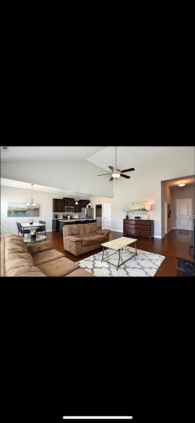 Building Photo - 605 Summerdawn Pl