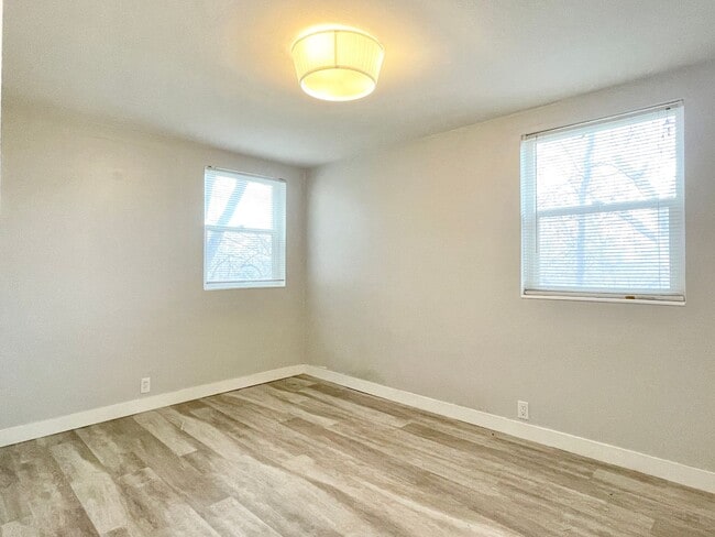 Building Photo - 415 N Main St