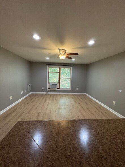 Building Photo - 2054 E Roxboro Rd NE