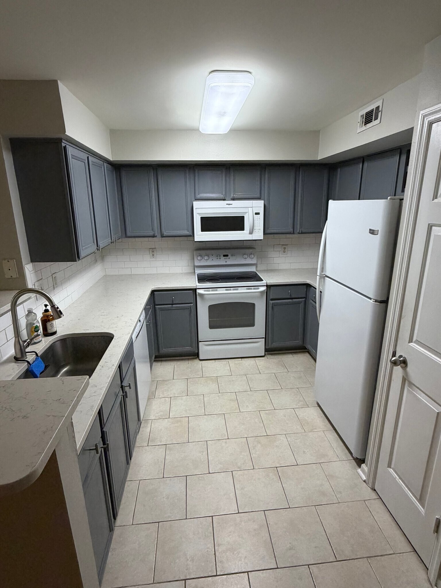 Building Photo - 700 Daniel Ellis Dr