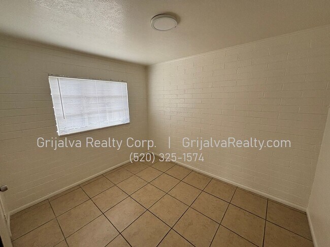 Building Photo - 2814 S Coconino Vista