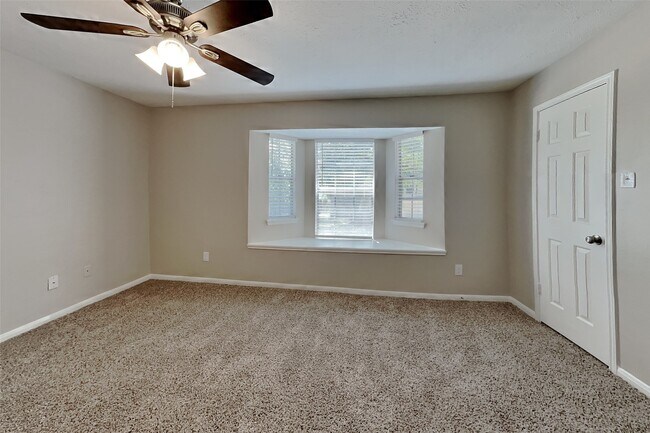 Building Photo - 1227 Caraquet Dr