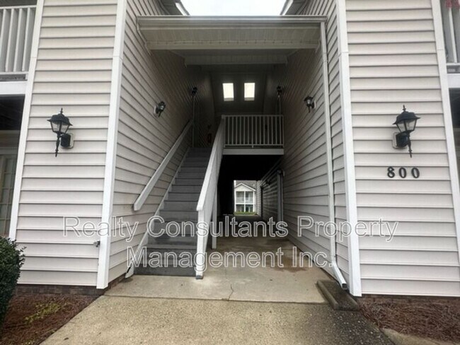 Building Photo - 800 Folly Ct