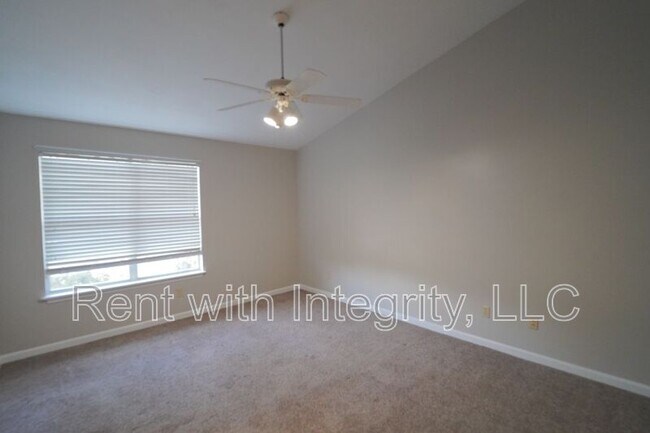 Building Photo - 1908 Wagon Wheel Cir E