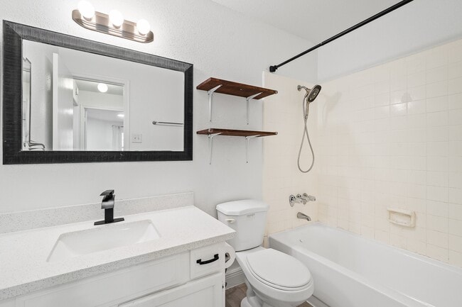 Building Photo - 10733 Braes Bend Dr