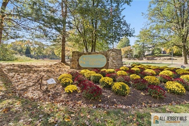 Building Photo - 10 Brookline Ct