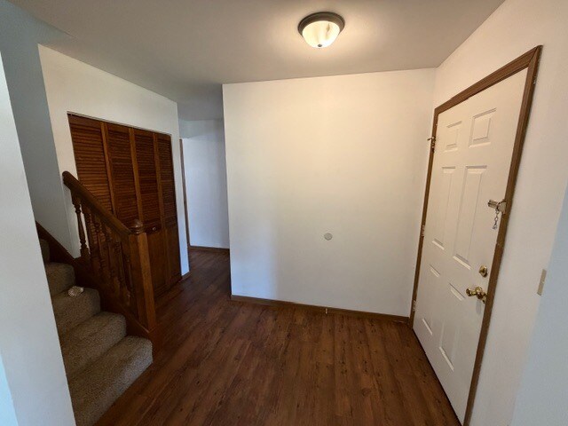 Foyer with coat closet - 256 Spencer Pl