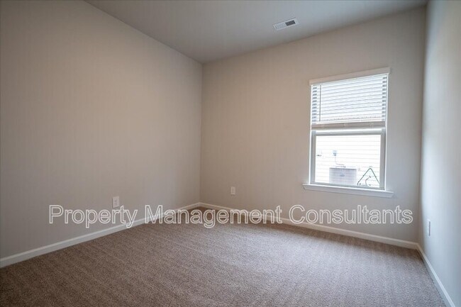 Building Photo - 14653 Mountain Strm Dr