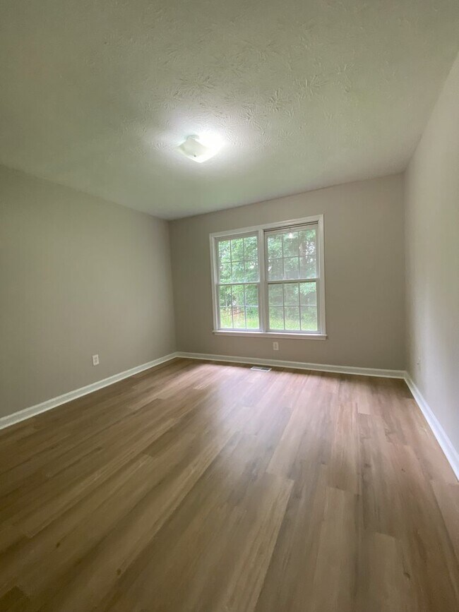 Building Photo - East Paulding Location!!