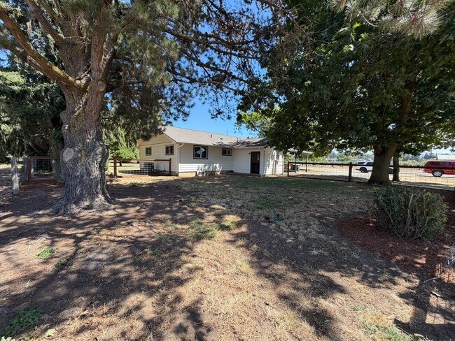 Building Photo - 27840 7 Mile Ln