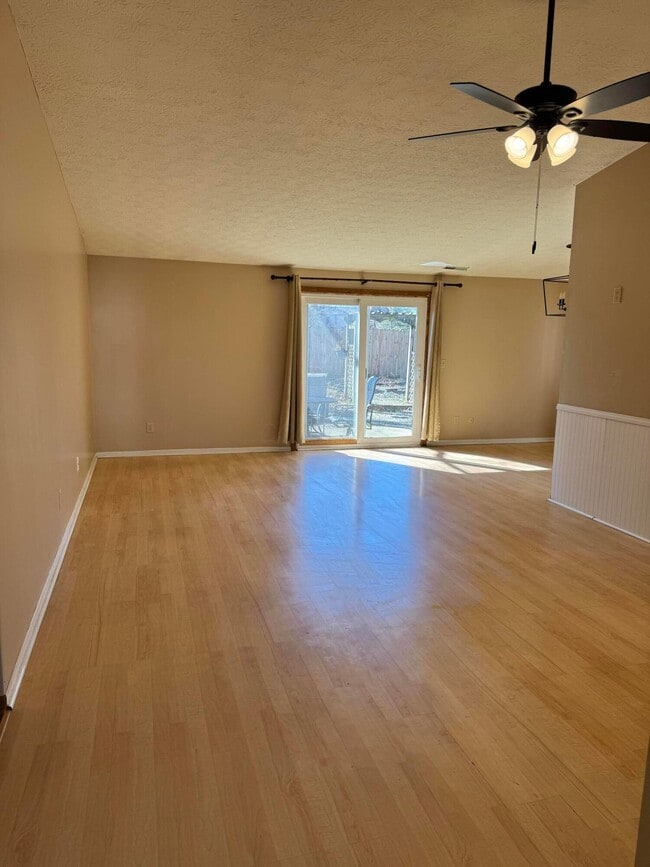 Building Photo - 7337 Woodlow Dr