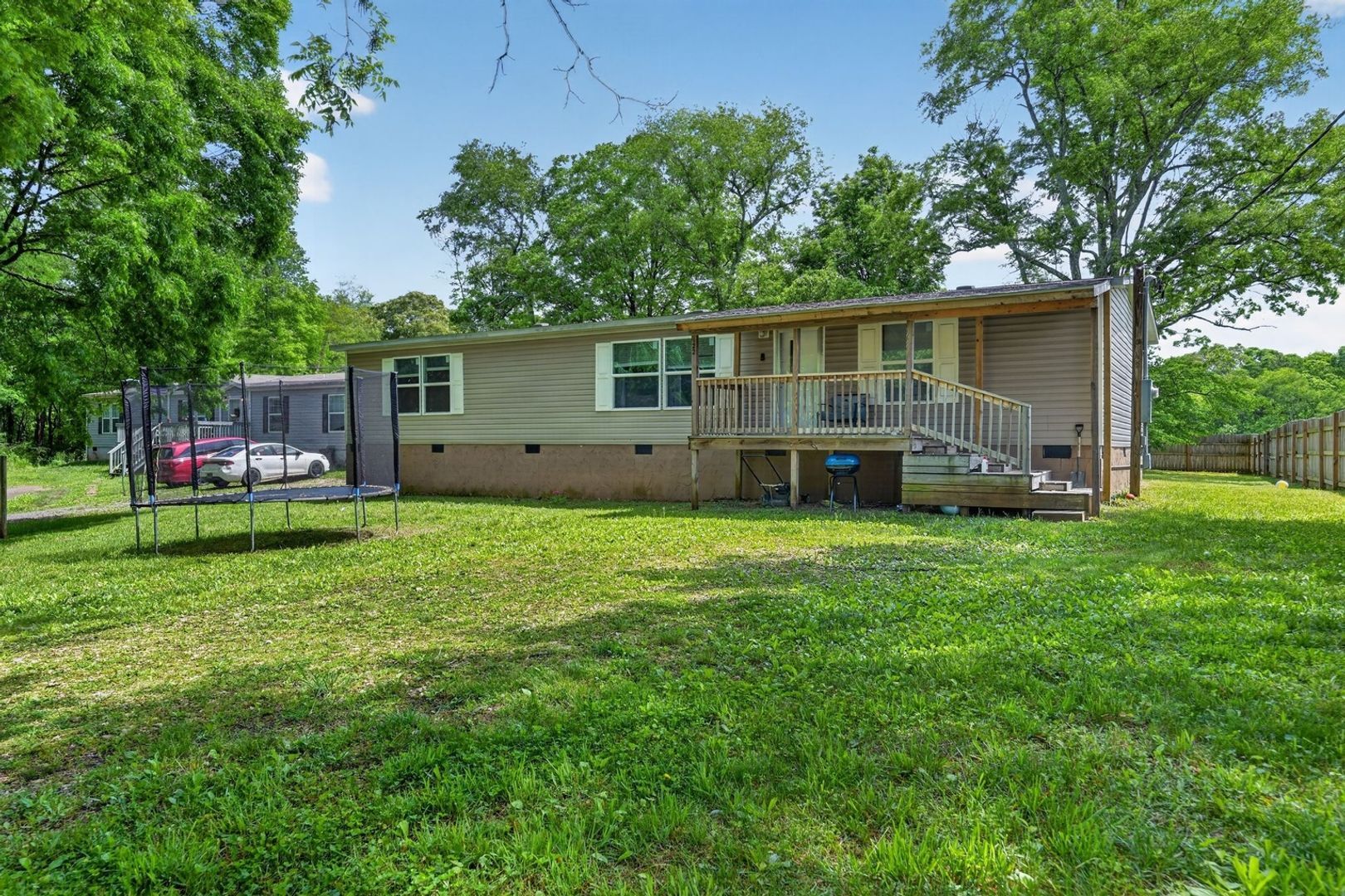 Building Photo - 122 Gibson St