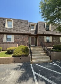 Building Photo - Fantastic Centrally Located Condo