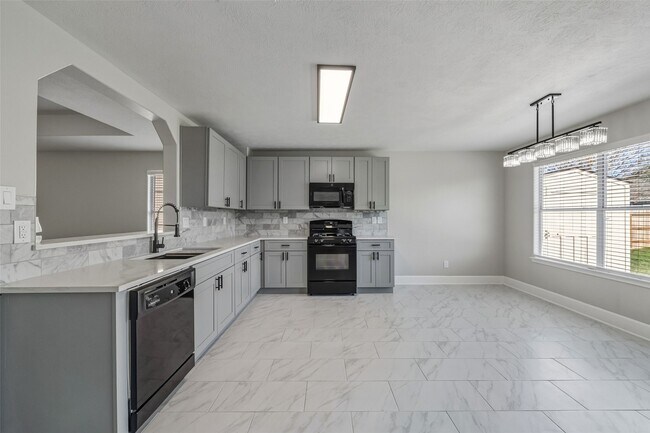 Building Photo - 1111 Kingbriar Cir