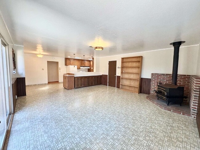 Building Photo - Peaceful Charmer Single-Story Retreat in V...