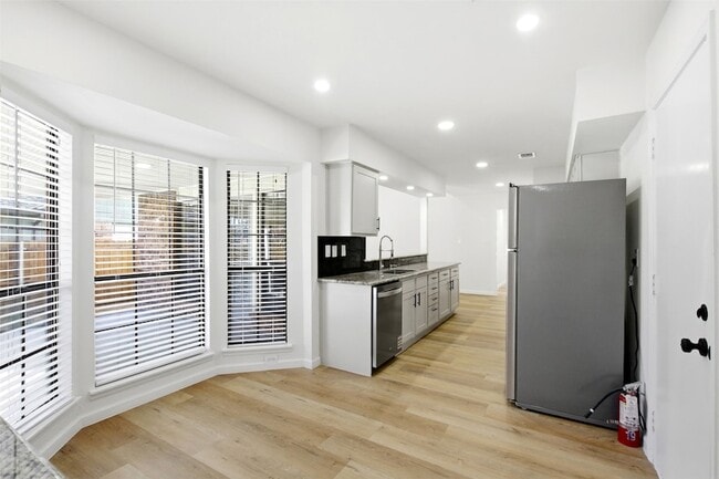 Building Photo - 6808 Beeman Dr