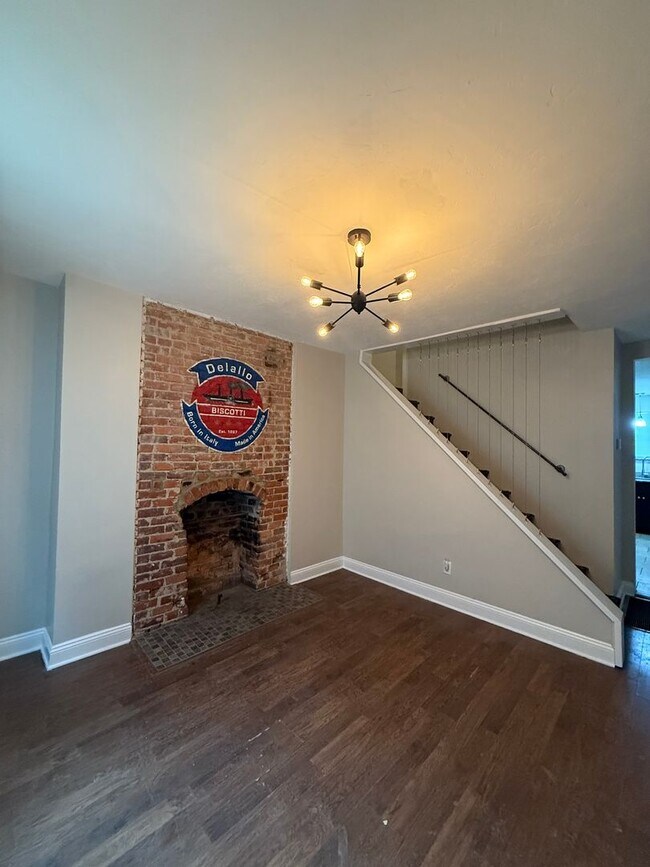 Building Photo - EXTREMELY SPACIOUS AND REMARKABLY REMODELED NORTHSIDE HOME- AVAIL MAY 1ST!