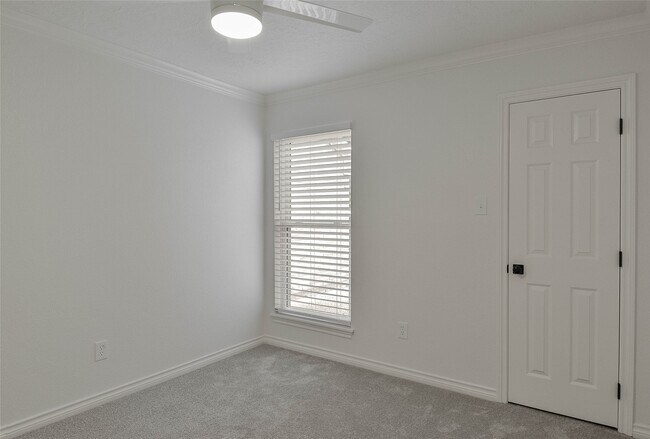 Building Photo - 3230 Golden Leaf Dr