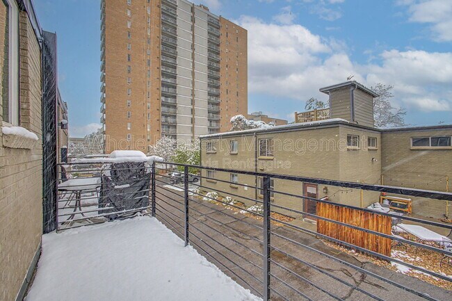 Building Photo - 908 Eudora St