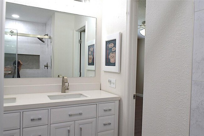 Building Photo - 2009 Branch Tree Ln