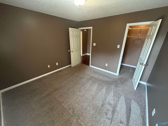 Building Photo - 111 Sunnyfield Dr