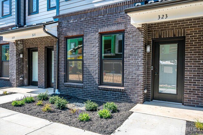 Building Photo - 323 Sadie Cir