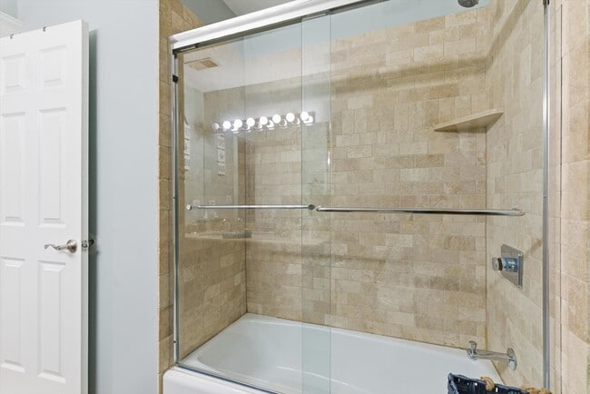 Building Photo - 395 Scott St