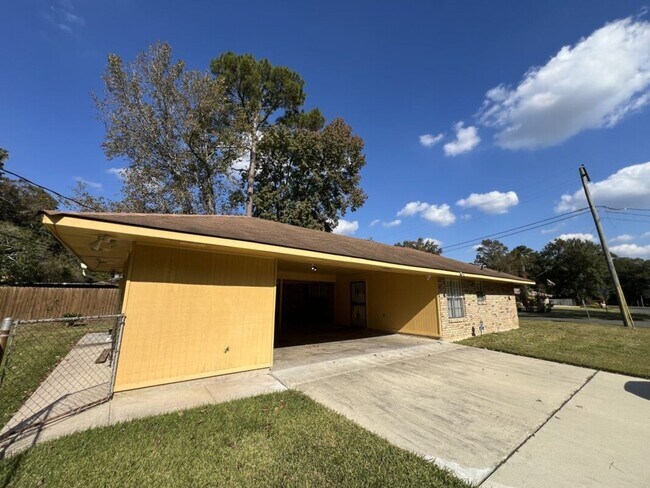 Building Photo - Charming 3-Bed + Office/Flex in Established Sharon Hills Neighborhood