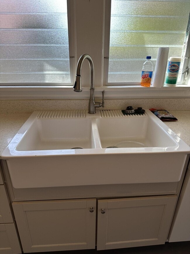 Building Photo - 229 Lakeland Dr