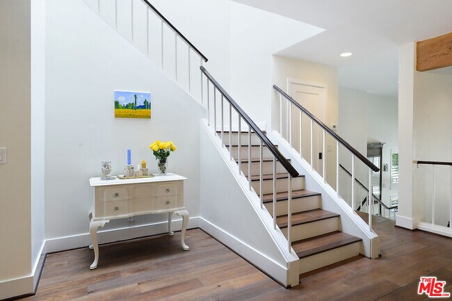 Building Photo - 17258 Palisades Cir