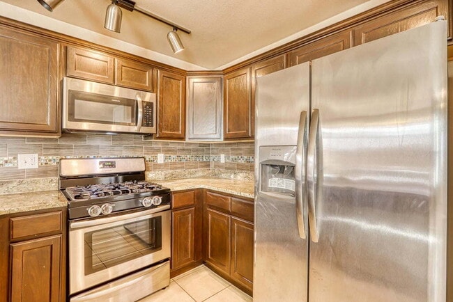 Building Photo - Cozy and Beautiful Home-3217 Willie Cager El Paso, Texas 79938 Lease today!