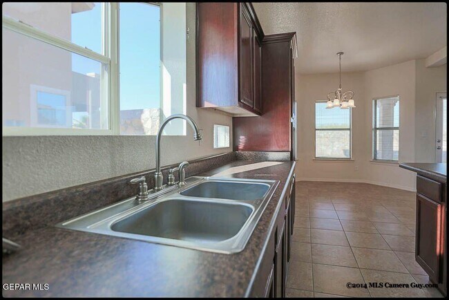 Building Photo - 1345 Fito Hernandez St