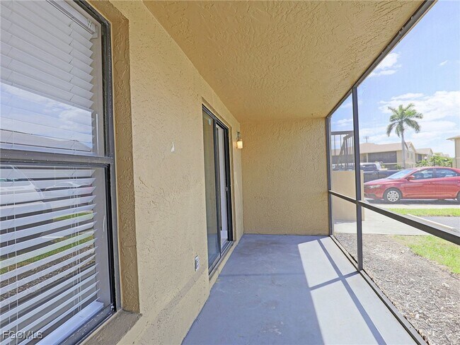 Building Photo - 5321 Summerlin Rd