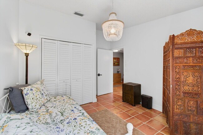 Building Photo - 10332 Islander Dr