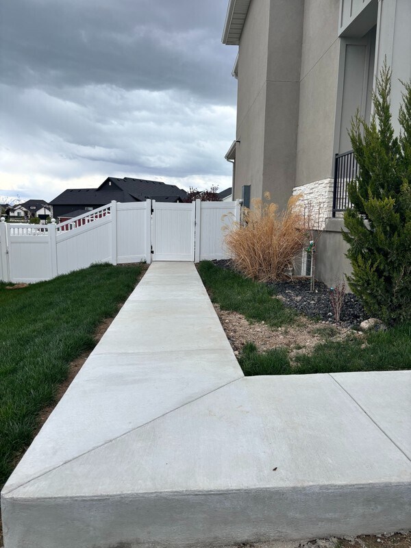 Building Photo - 67 E Wayside Dr
