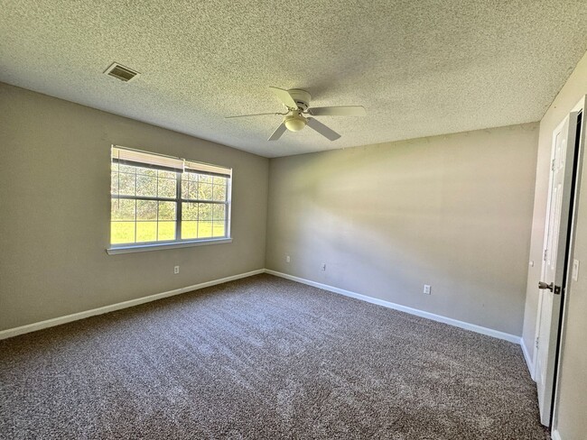 Building Photo - WINTER MOVE-IN SPECIAL: $500 OFF 1ST MONTH...