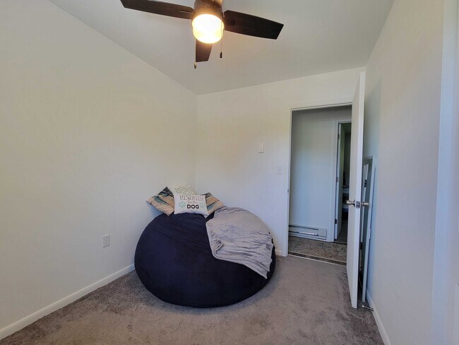 Building Photo - 350 Blue Bell Dr