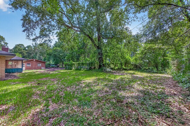 Building Photo - 611 Dogwood Trail