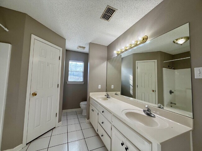 Building Photo - 24 Winchester Ct