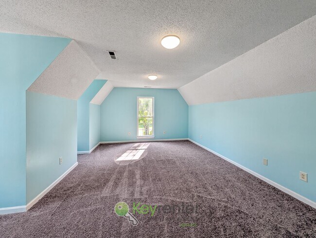 Building Photo - 166 Chastain Rd
