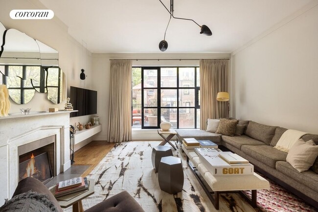 Building Photo - 22 W 70th St