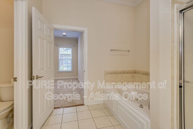 Building Photo - 2425 River Birch Dr
